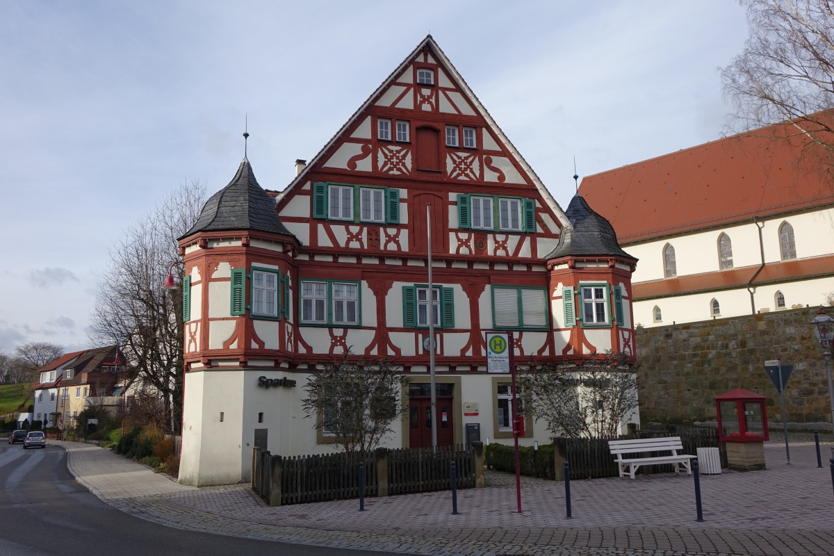 Wschenbeuren, Amtshaus der Vgte, erbaut 1588 von Reichsgraf Conrad IV. von Rechberg, ab 1805 Forsthaus, seit 1978 Stadtsparkasse (25.12.2014)
