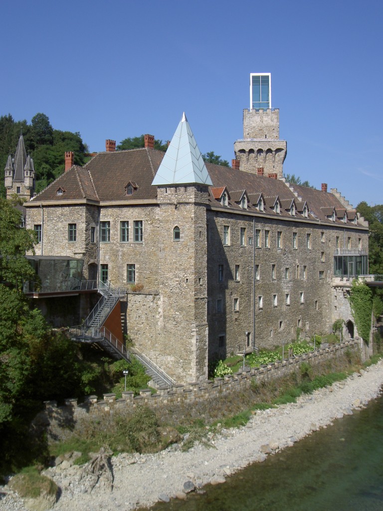 Waidhofen a. d. Ybbs, Rothschildschloss, erbaut ab dem 12. Jahrhundert, Bergfried von 1400, Umbau 1881 durch Baumeister Friedrich von Schmidt (17.08.2013)