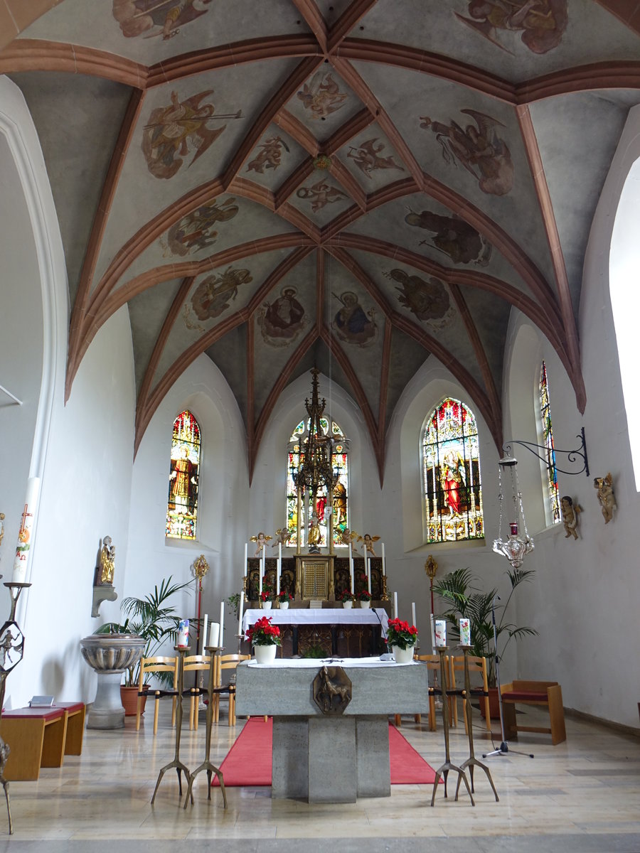 Waischenfeld, Chor in der kath. Pfarrkirche St. Johannes der Tufer. Aus einer Burgkapelle hervorgegangener Saalbau mit eingezogenem 5/8-Chorschluss, erbaut von 1550 bis 1554 (19.05.2018)