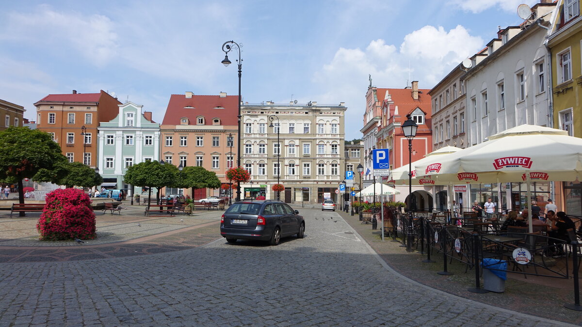 Walbrzych / Waldenburg, Huser und Cafes am Rynek Platz (11.09.2021)