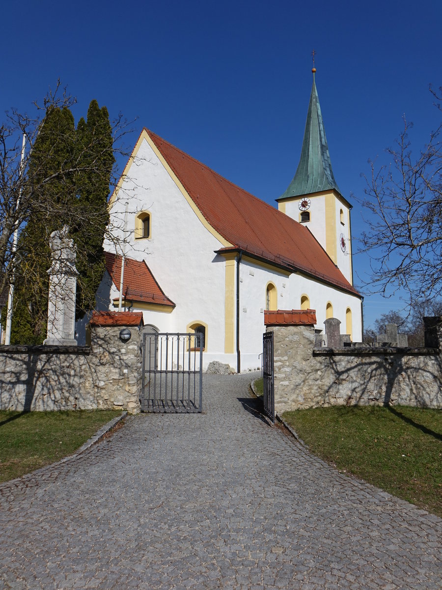 Waldkirchen, katholische Pfarr- und Wallfahrtskirche St. Peter und Paul, Saalbau mit Chorturm und Vorzeichen, Dachstuhl datiert mit 1667, 1922 nach Westen erweitert (26.03.2017)