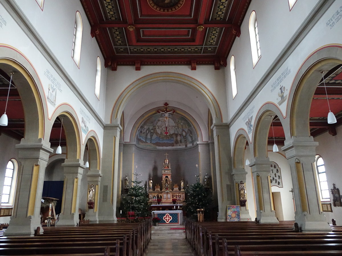 Waldmhlbach, neuromanischer Innenraum der Pfarrkirche St. Nikolaus, erbaut 1884 (24.12.2018)