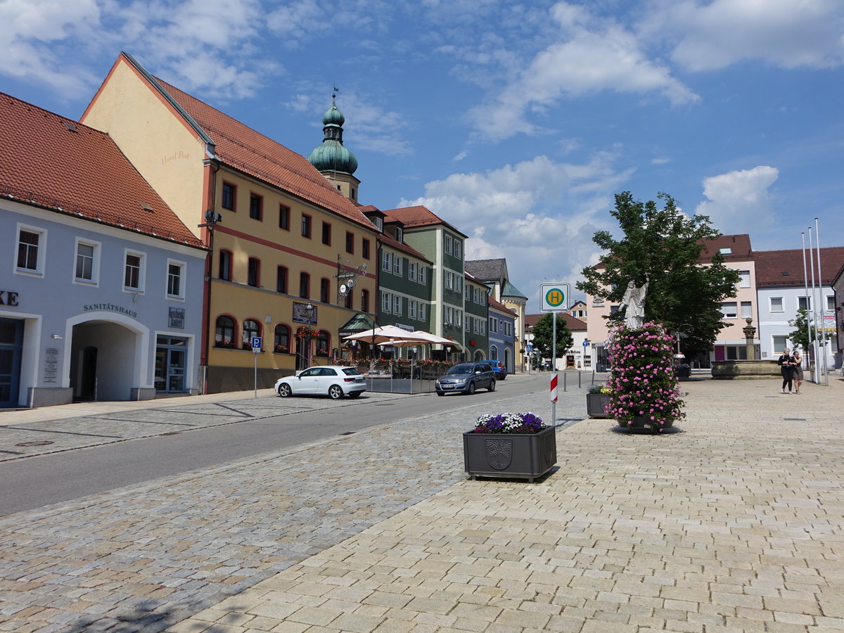 Waldmnchen, historische Gebude am Marktplatz (03.06.2017)