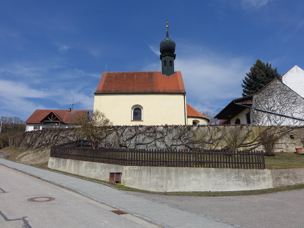Wall, Filialkirche St. Leonhard, Saalbau mit eingezogener Apsis, erbaut um 1200 (25.03.2018)