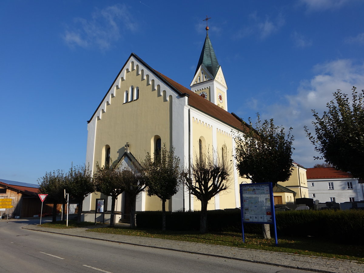 Wallerfing, kath. St. Johannes der Tufer Kirche, neuromanischer Saalbau mit eingezogenem Chor und Nordturm, erbaut von 1891 bis 1893 (14.11.2016)