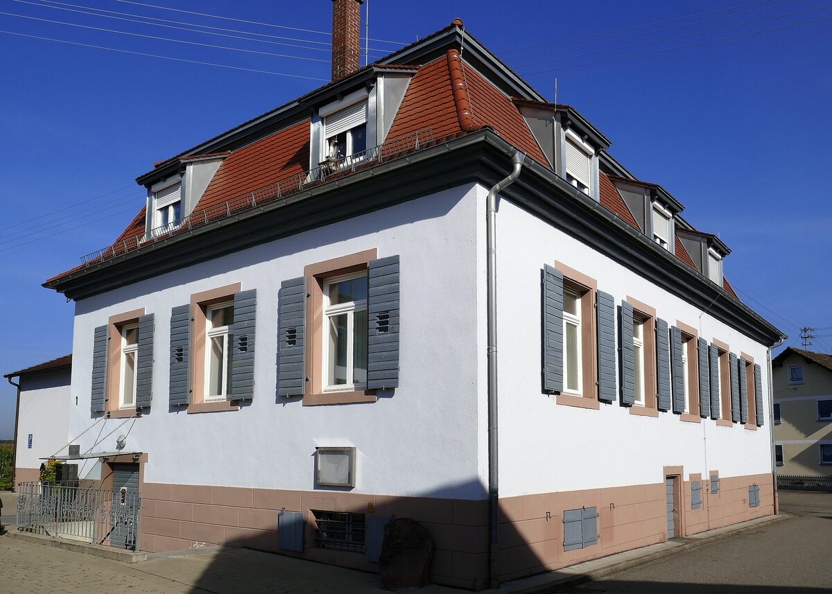 Waltersweier, das Rathaus, die Gemeinde mit ca.1100 Einwohnern ist ein Ortsteil von Offenburg, Sept.2021 