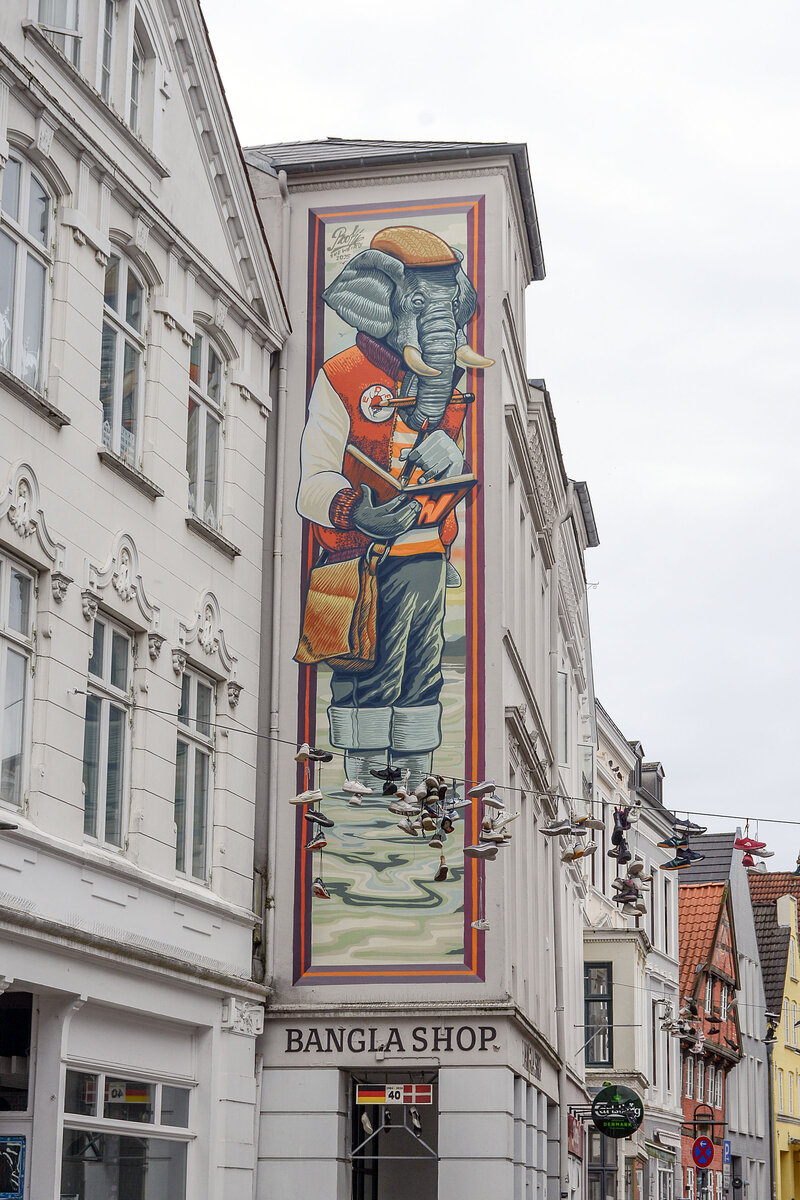 Wandmalerei in der Norderstra�e in Flensburg. Das Kunstwerk von Robert Matzke ist ein Teil der Nord:Syd Freiraumgalerie in der Flensburger Innenstadt. Aufnahme: 26. Juli 2026.