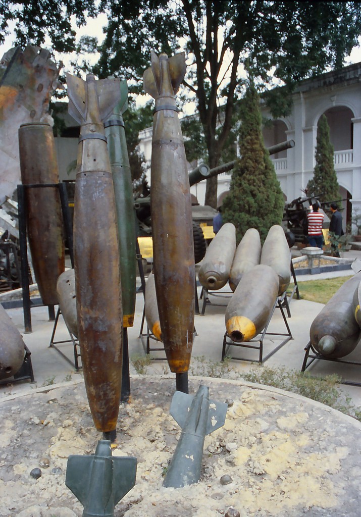 War Remnants Museum in Ho-Chi-Mibh-Stadt (Saigon). Aufnahme: Januar 2002 (Scan vom Dia).