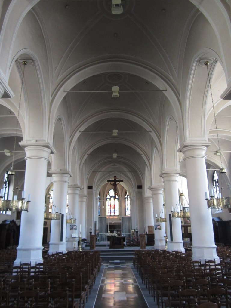 Waregem, Mittelschiff der St. Amandus und St. Blasius Kirche (01.07.2014)