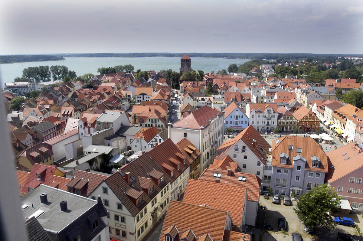 Waren (Mritz) - Aussicht von der Marienkirche. Aufnahme: juli 2006.