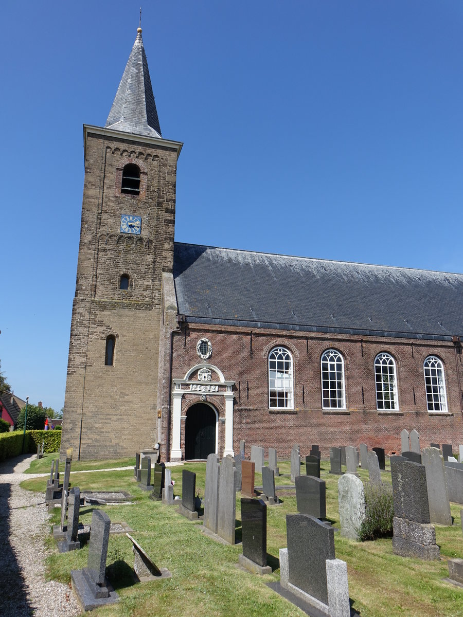 Warns, niederl. Ref. Kirche, erbaut 1682 mit Tuffsteinturm des 12. Jahrhundert (26.07.2017)