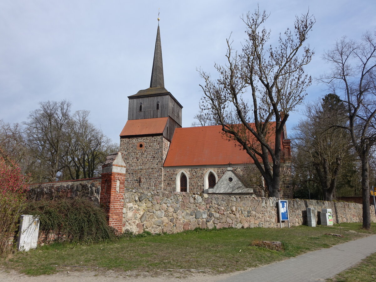Wartin, evangelische Kirche, erbaut im 13. Jahrhundert (10.04.2026)