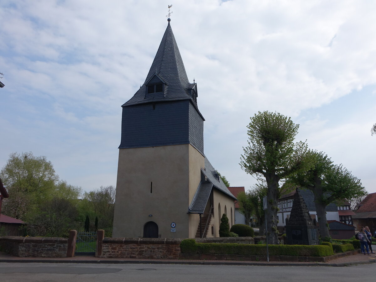 Warzenbach, evangelische Martin-Luther Kirche, gotische Saalkirche, erbaut im 14. Jahrhundert (01.05.2022)