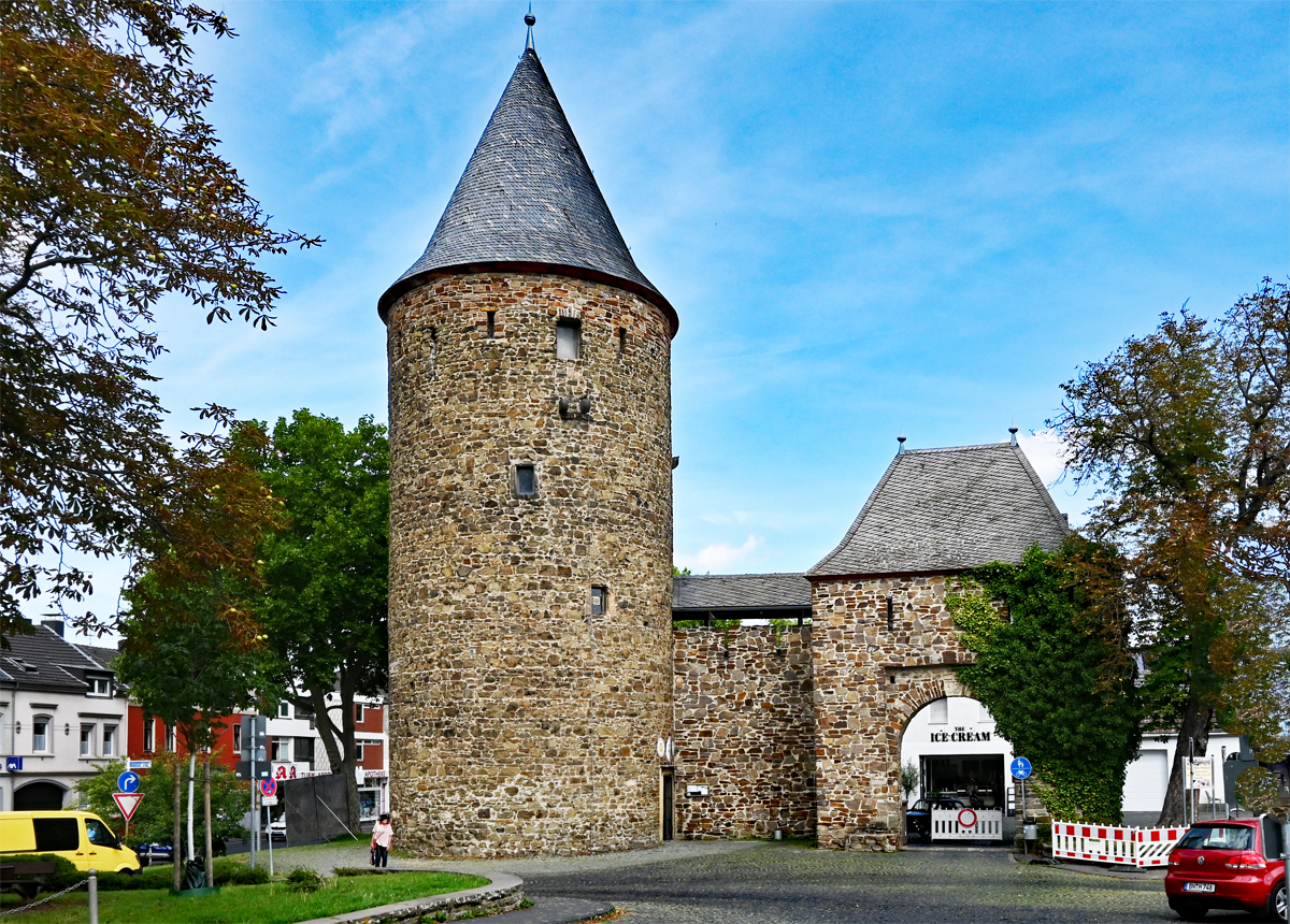 Wasemer Turm (im 16. und 17. Jahrhundert als Gefngnis genutzt) mit Neutor in Rheinbach - 18.08.2020