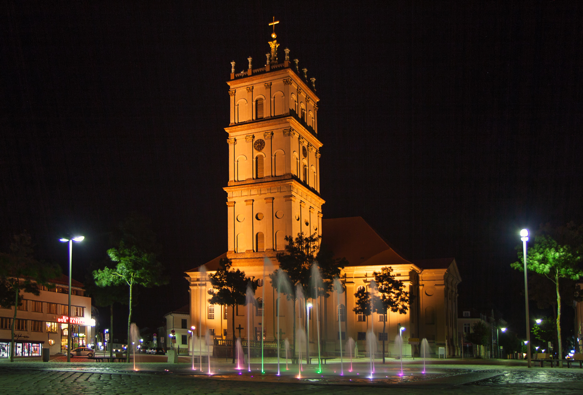 Wasser-& Lichtspiel vor der Stadtkirche Neustrelitz. - 01.09.2013