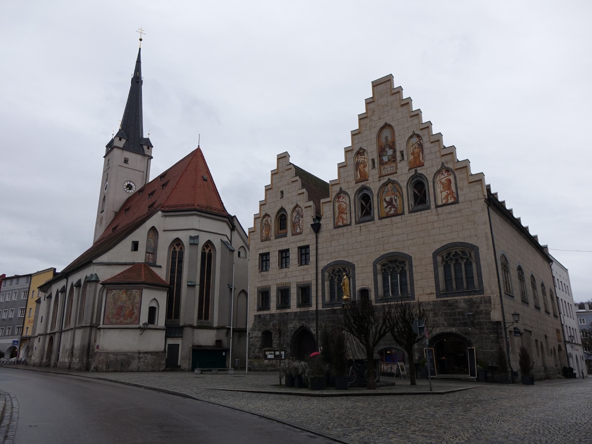 Wasserburg am Inn, Marktkirche und altes Rathaus am Marktplatz (21.02.2016)