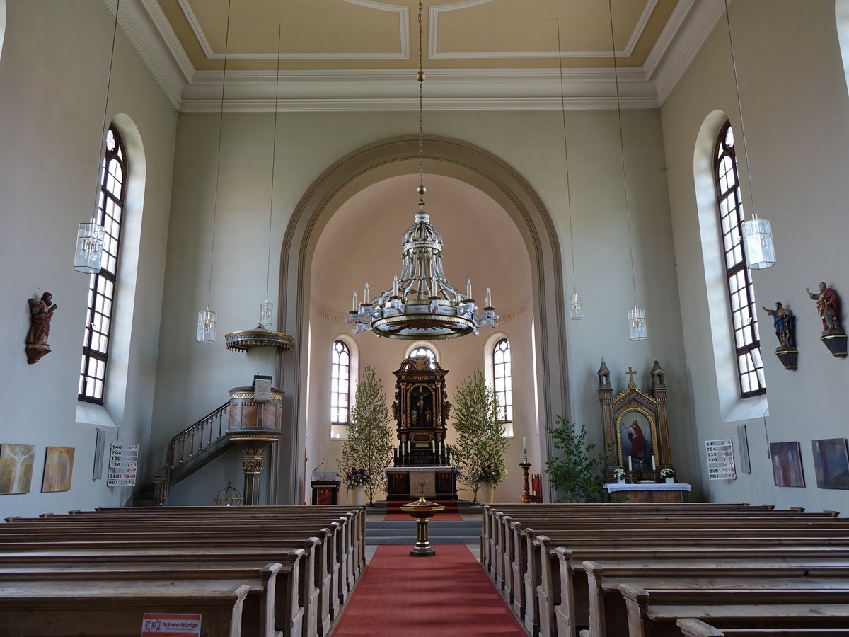 Wassermungenau, St. Andreas Kirche, erbaut von 1846 bis 1853 durch Leonhard Frtscher, barocker Hochaltar von 1712 (26.05.2016)