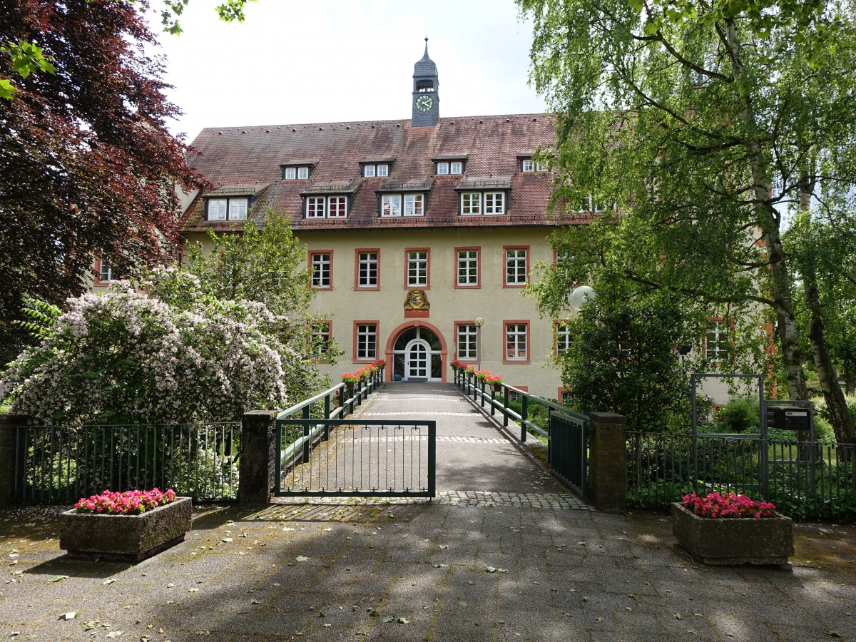 Wasserschloss Flehingen, erbaut 1565, heute staatliche Fachschule (30.05.2015)