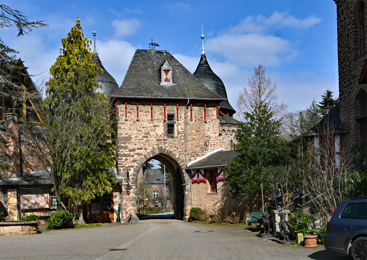 Wasserschlo Satzvey. Innenseite des Tores vom Burghof aus gesehen. 24.03.2021