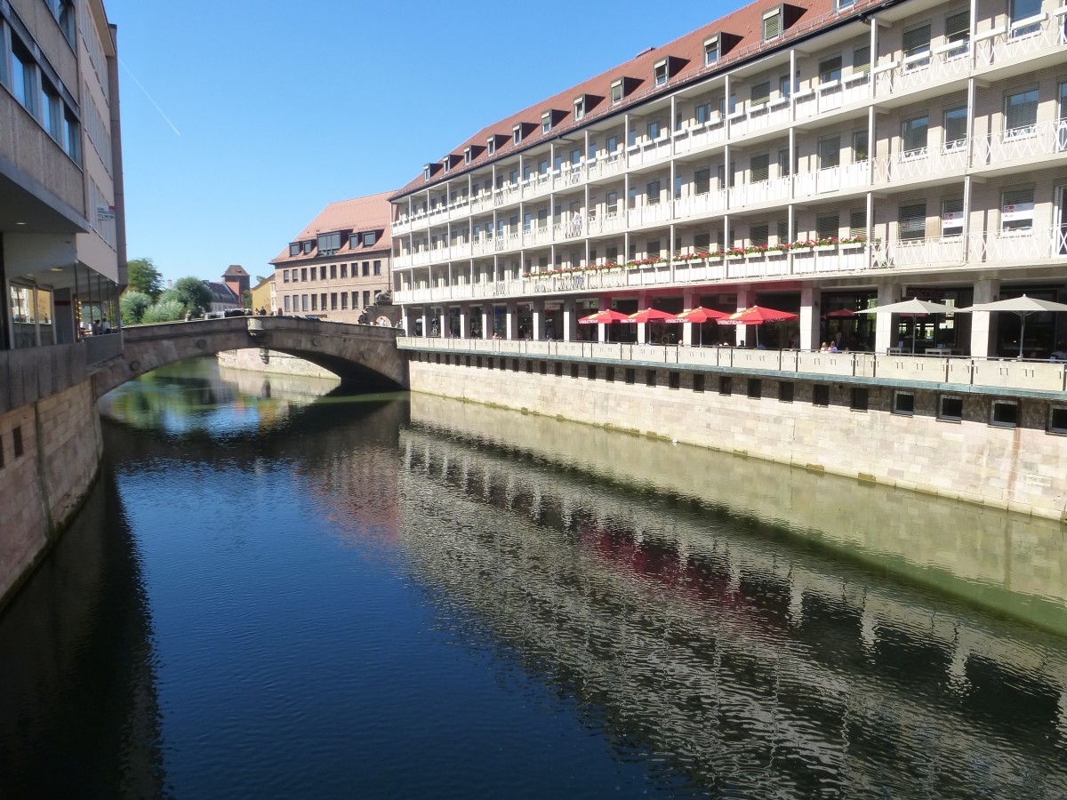 Wasserspiegelung - Nrnberg am 06.09.2013. 