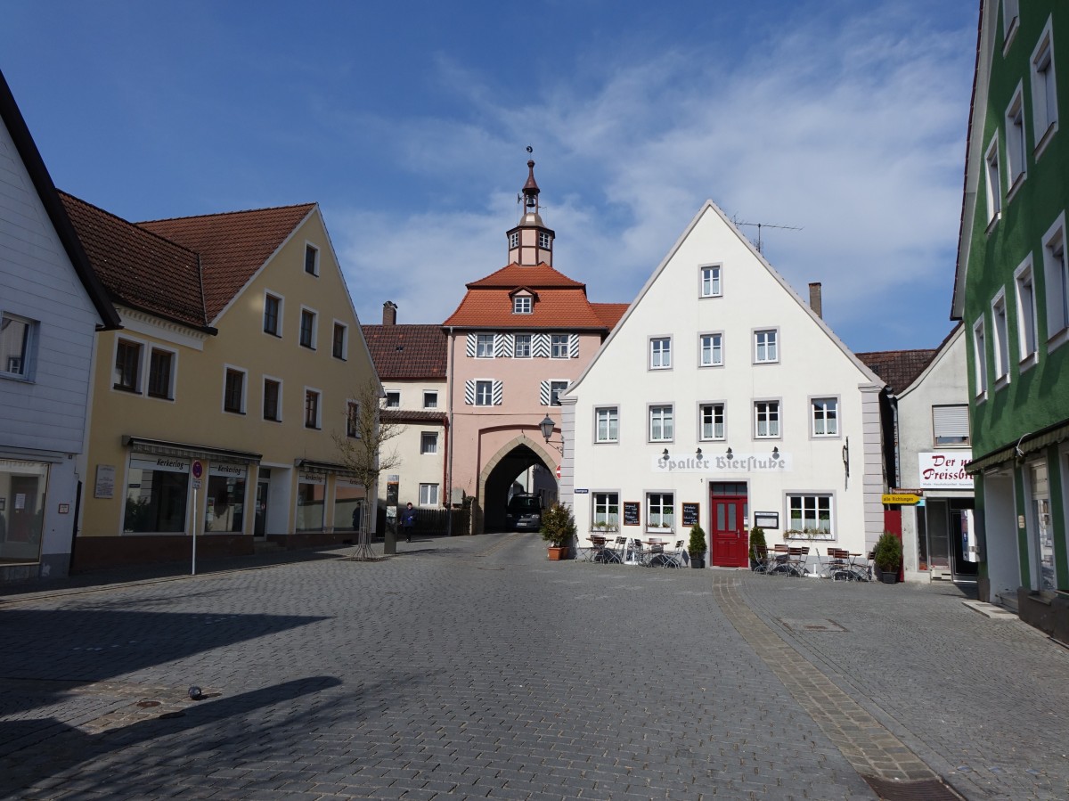 Wassertrdingen, Marktplatz mit oberen Tor (18.03.2015)