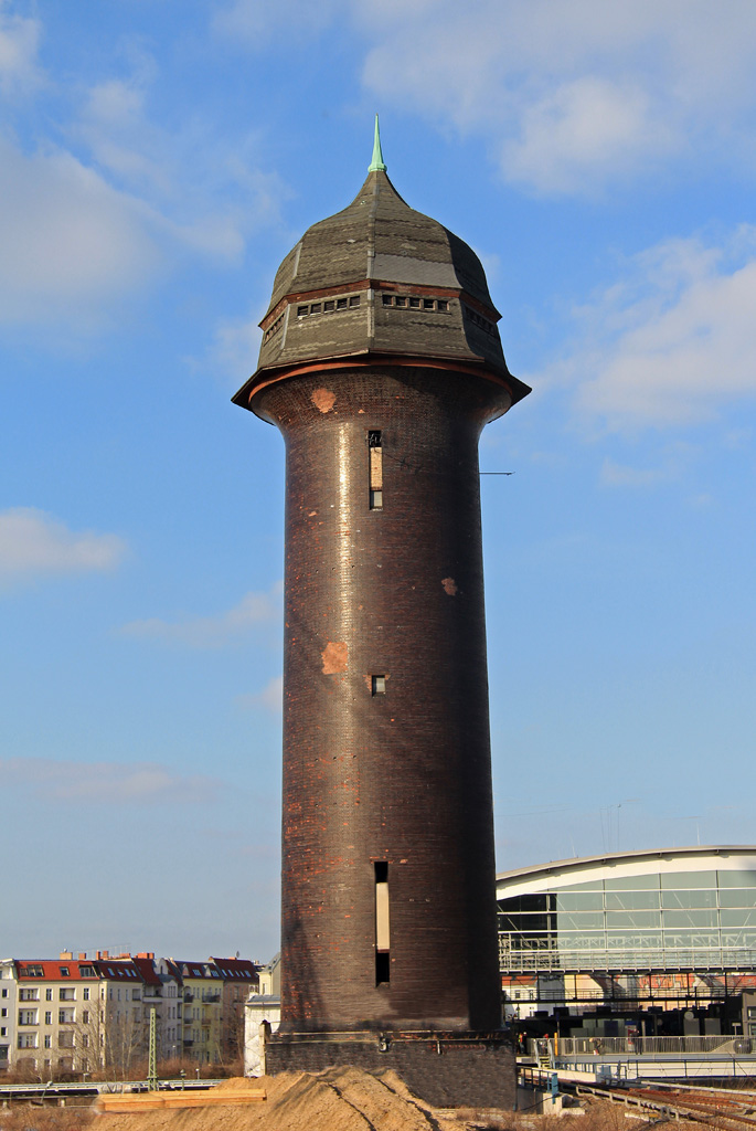 Wasserturm am Bahnhof Berlin-Ostkreuz im Juni 2015.  