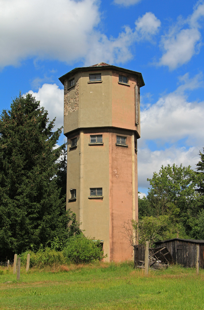 Wasserturm am Bahnhof in Ebersbach im Juli 2015