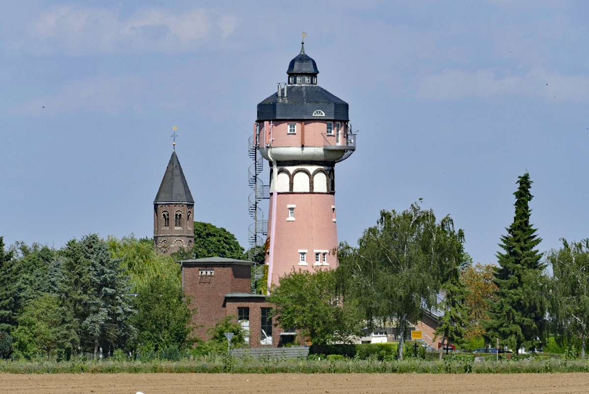 Wasserturm und Kirche in Wissersheim (Nrvenich) - 05.07.2017