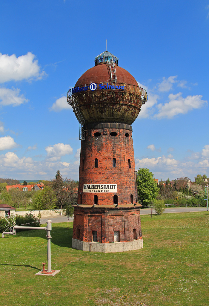 Wasserturm(der Bauart Klnne)am Bahnhof in Halberstadt im Mai 2015