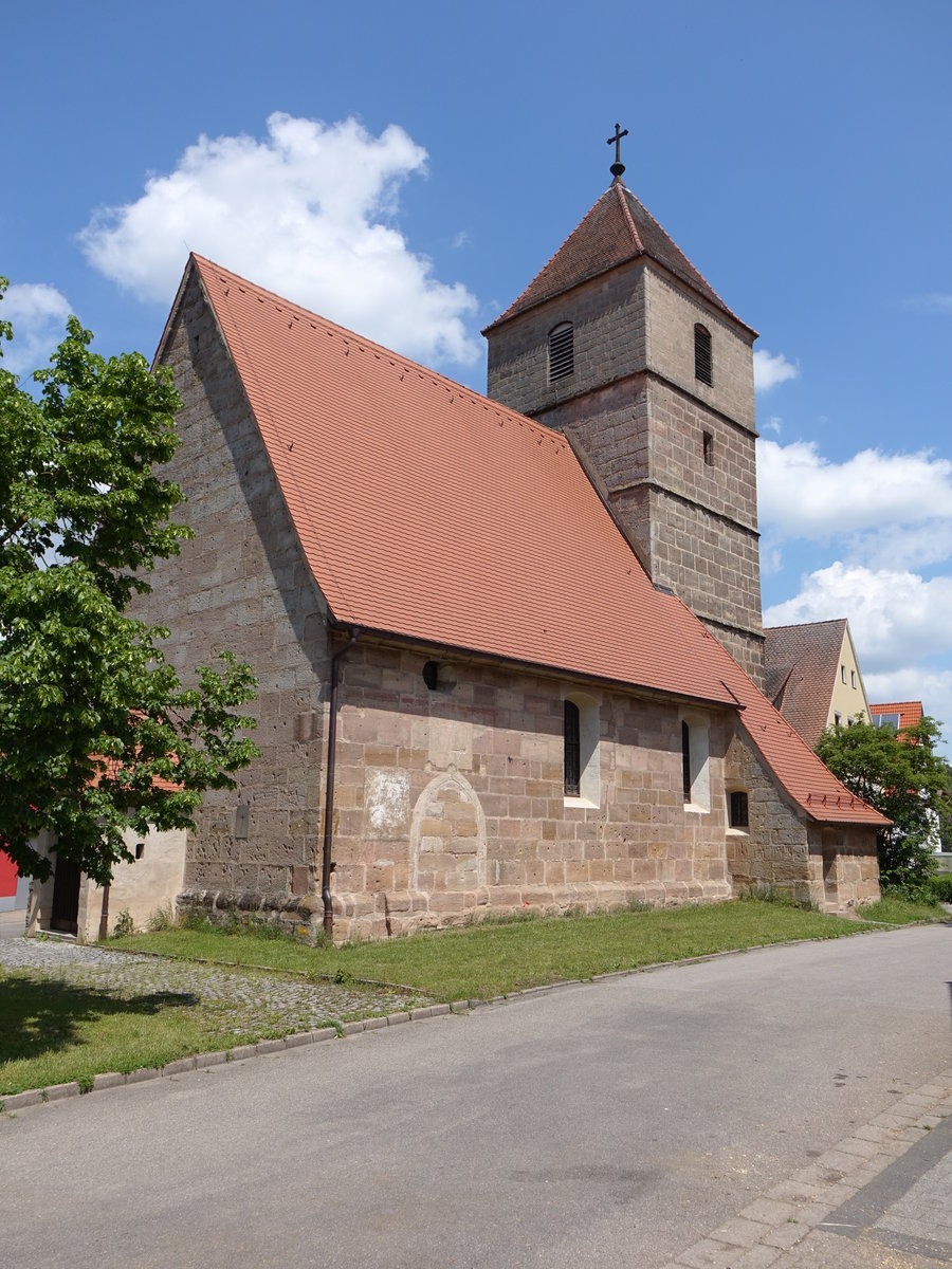 Wasserzell, St. Stephanus Kirche, Sandsteinquaderbau mit Steilsatteldach und Chorturm mit Zeltdach, erbaut im 14. Jahrhundert, Turmobergescho von 1846 (26.05.2016)