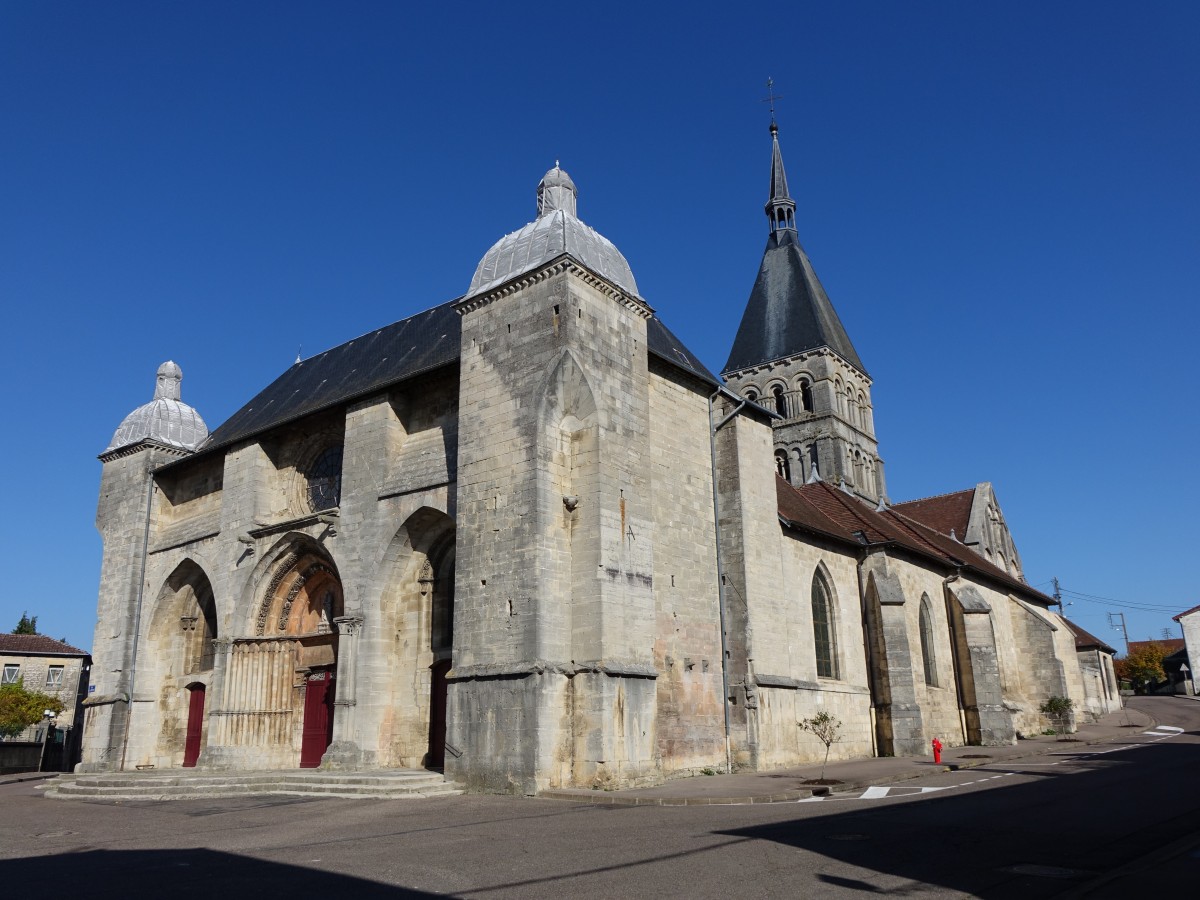 Wassy, Notre Dame Kirche, erbaut im 12. Jahrhundert (26.10.2015)