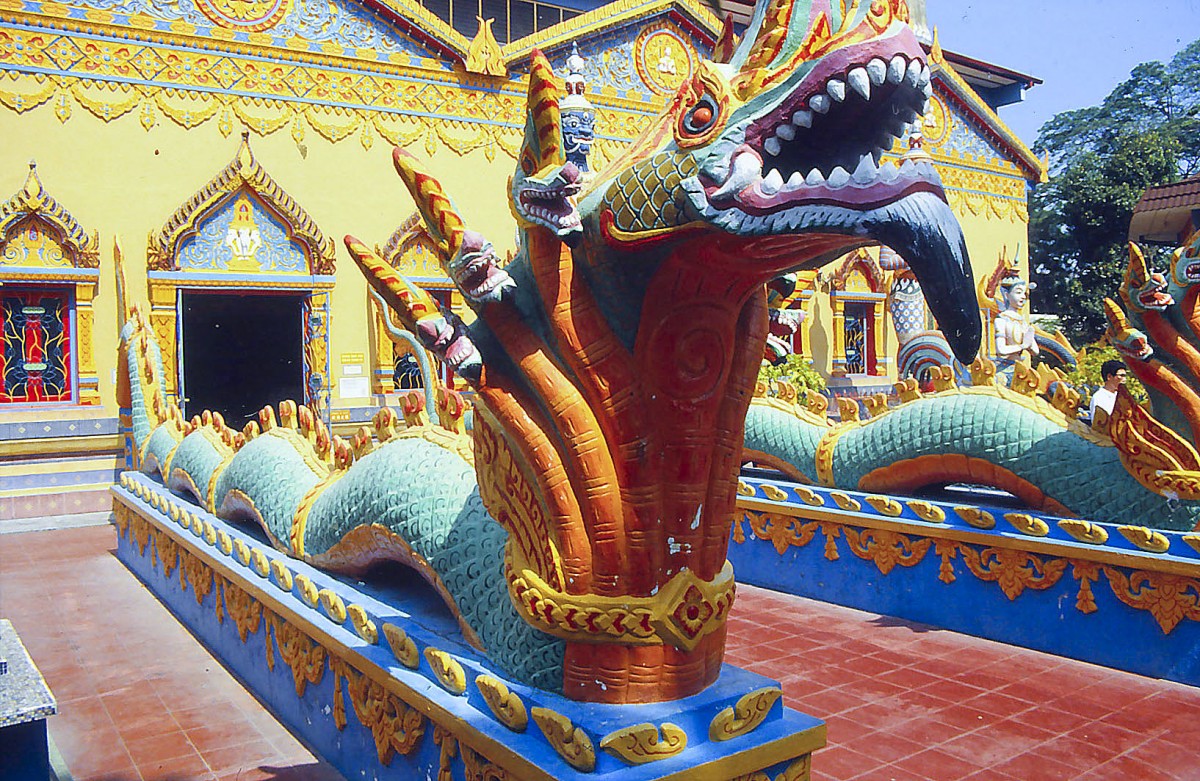 Wat Chaiya Mangalaram Thai Buddhist Temple in Georgetown auf der Insel Penang. Aufnahme: Mrz 1989 (Bild vom Dia).