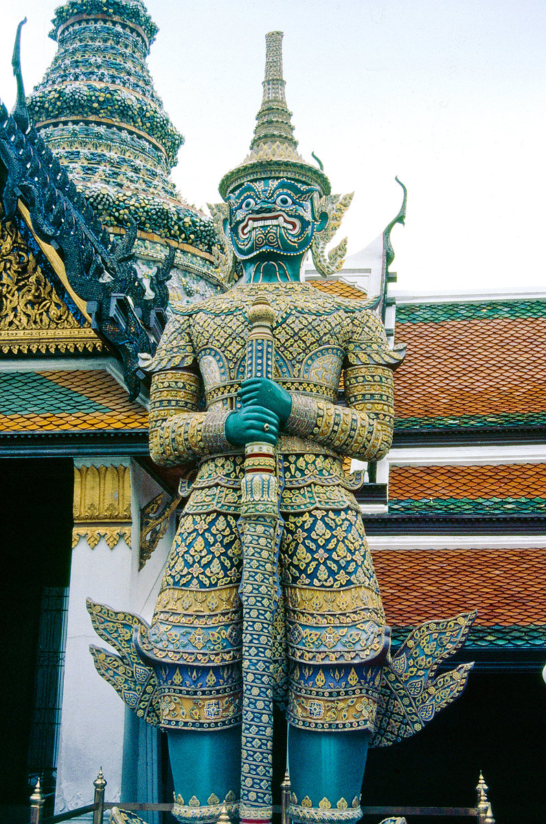 Wat Phra Kaeo in Bangkok. Bild vom Dia. Aufnahme: Februar 1989.