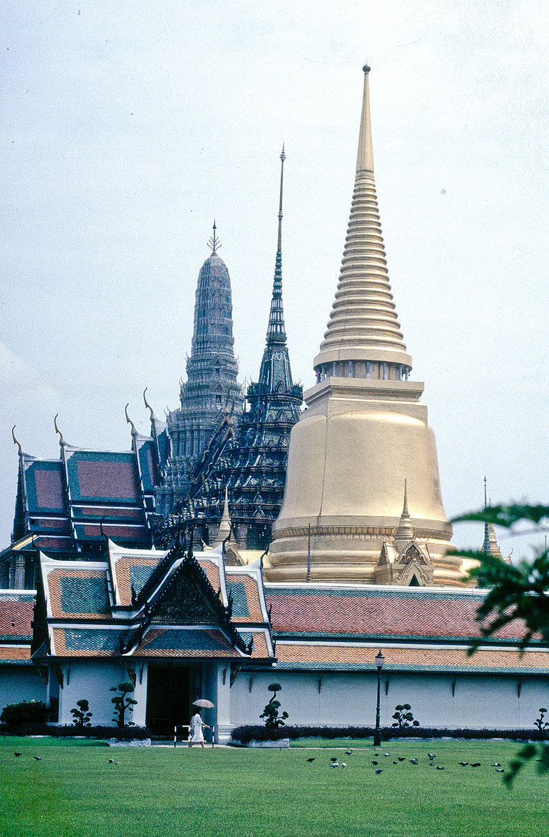 Wat Phra Kaeo in Bangkok. Bild vom Dia. Aufnahme: Februar 1989.