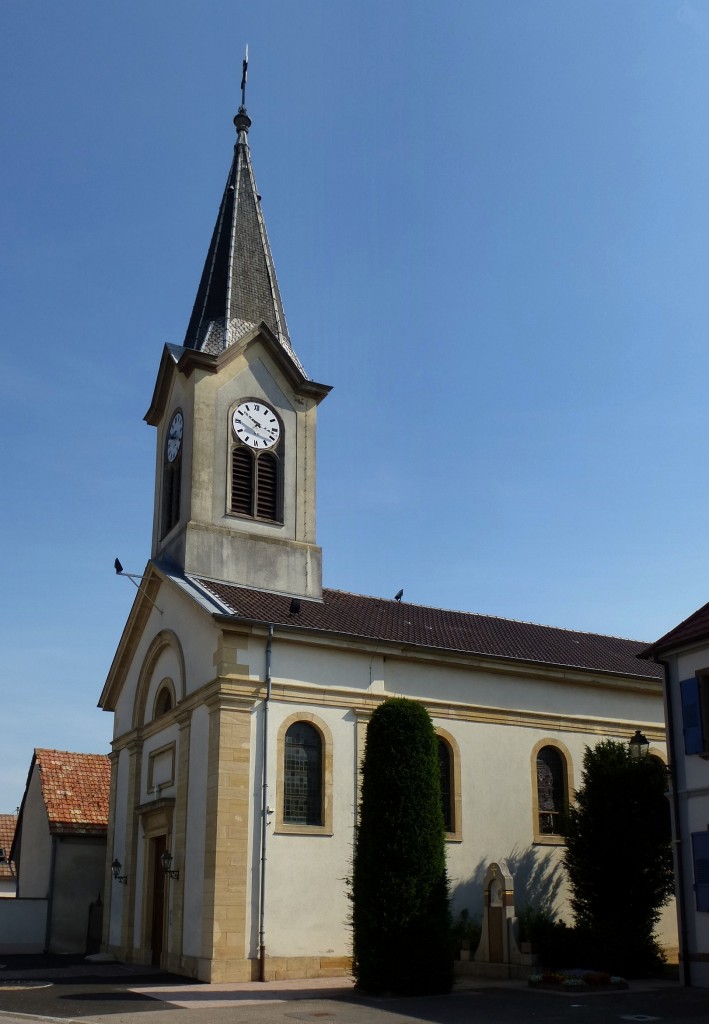 Weckolsheim im Oberelsa, die Ortskirche St.Sebastian, Juli 2013