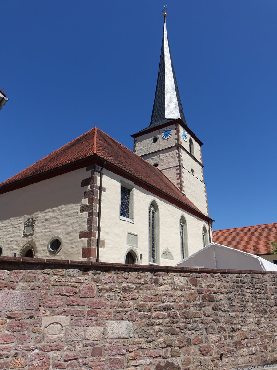 Wegfurt, kath. Pfarrkirche St. Peter und Paul, Chorturmkirche, erbaut von 1601 bis 1607 (08.07.2018)