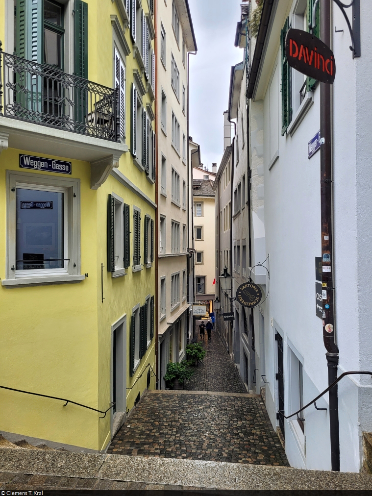 Weggengasse in Zrich (CH), die von der Altstadtkirche St. Peter Richtung Weinplatz und Rathaus fhrt.

🕓 1.8.2023 | 13:23 Uhr