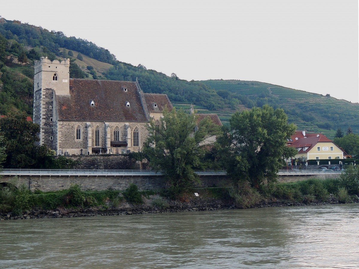 Wehrkirche zum heiligen St. Michael mit dem viergeschossigem quadratischen Westturm  wurde bereits 987nChr. bereits urkundlich erwhnt; 130830