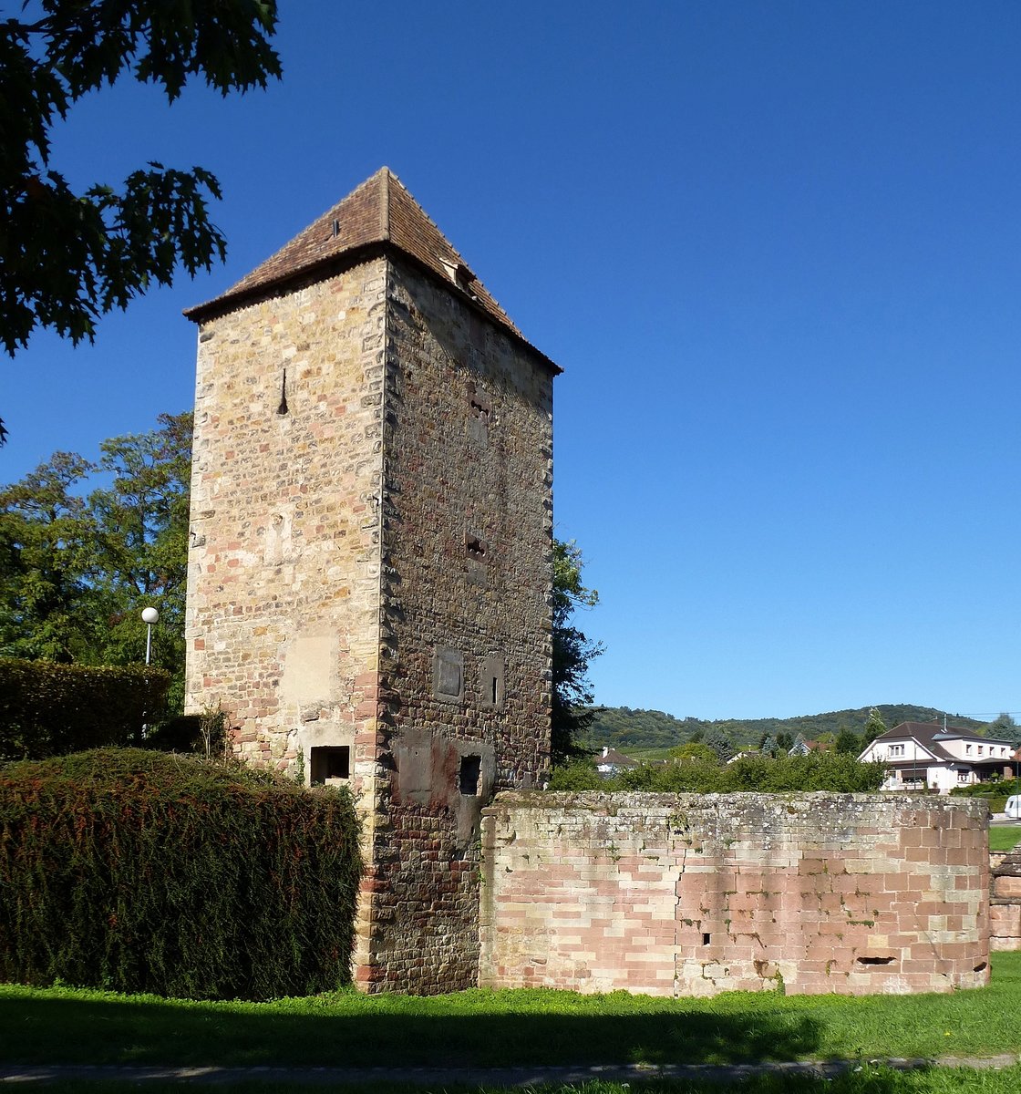 Weienburg (Wissembourg), der Pulverturm gehrt zur ehemaligen Stadtbefestigung, Sept.2015