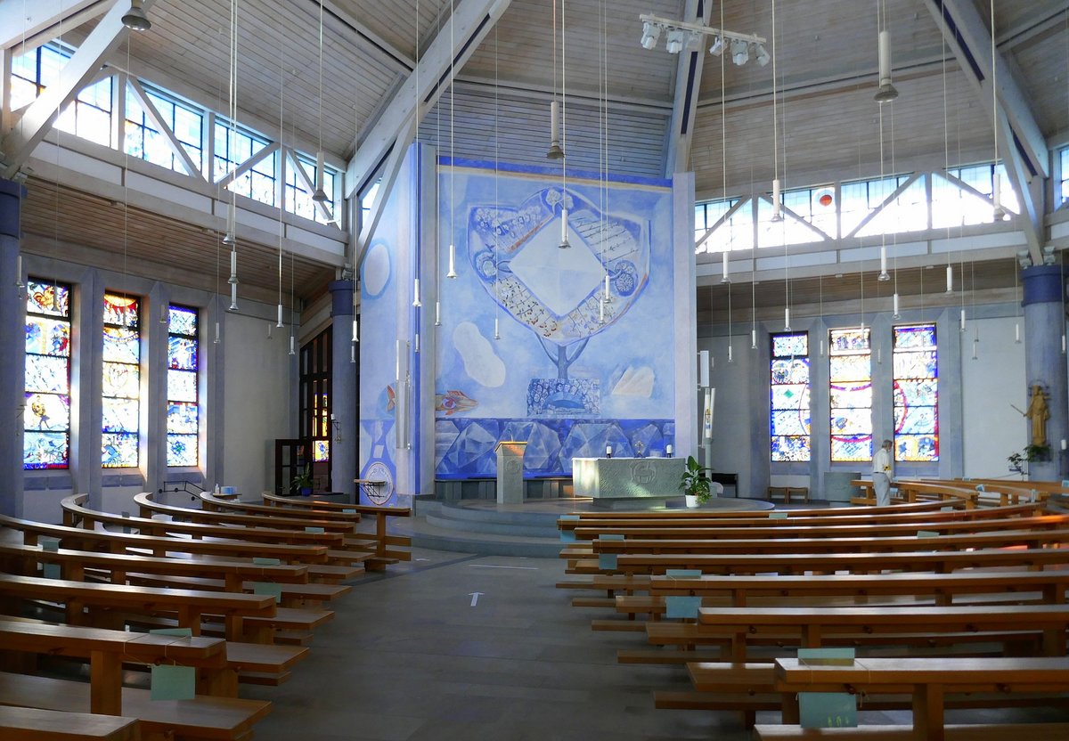 Weil am Rhein, Blick zum Altar in der Kirche St.Peter und Paul, Okt.2020