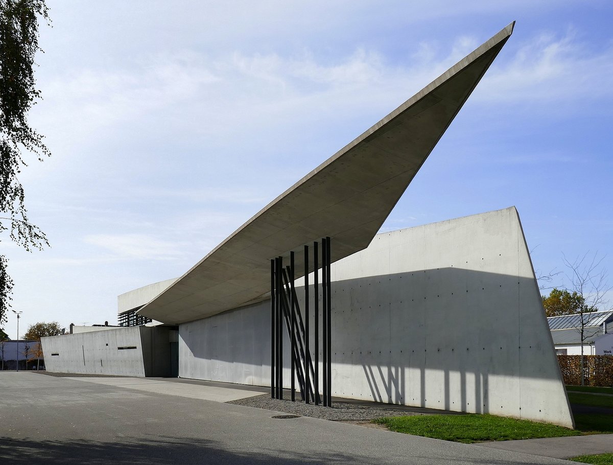 Weil am Rhein, das ehemalige Feuerwehrhaus der Vitra-Betriebsfeuerwehr, Architektin war Zaha Hadid (1950-2016), jetzige Nutzung fr Veranstaltungen und Ausstellungen, Okt.2020
