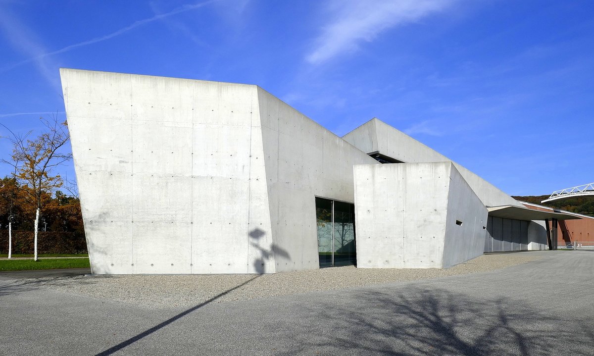 Weil am Rhein, das ehemalige Feuerwehrhaus der Vitra-Betriebsfeuerwehr, Architektin war Zaha Hadid (1950-2016), wird jetzt fr Ausstellungen und Veranstaltungen genutzt, Okt.2020