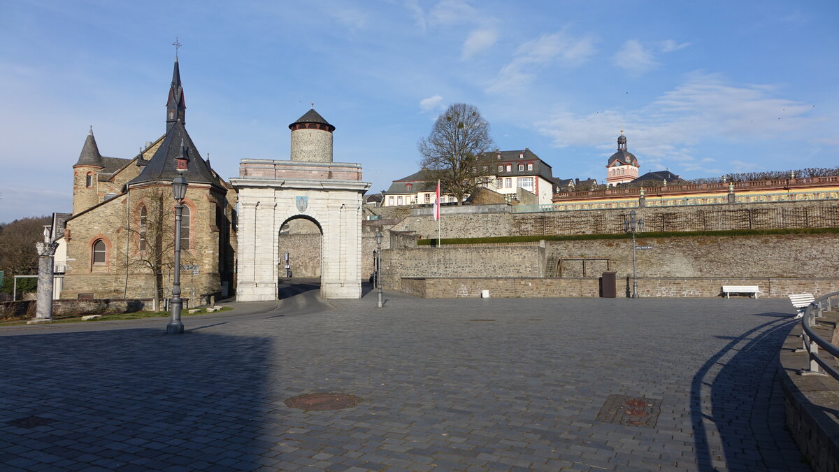 Weilburg, ehem. katholische Kirche und Landtor am Vorstadtplatz (13.03.2022)