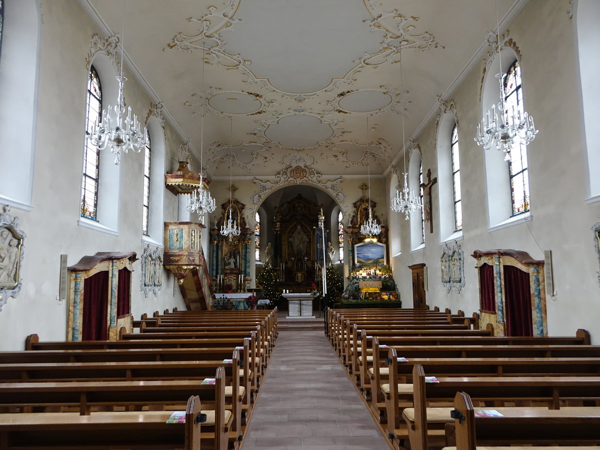 Weilheim, barocker Innenraum der kath. St. Peter und Paul Kirche (31.12.2018)