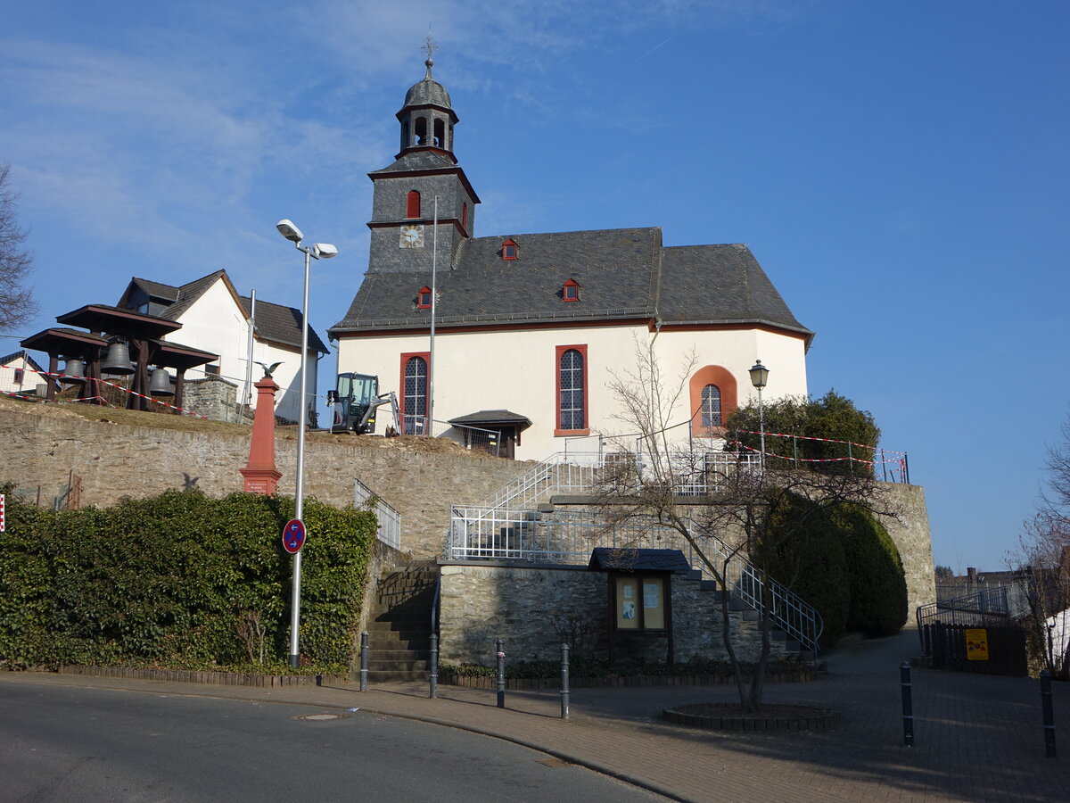 Weinbach, evangelische Kirche, erbaut 1728 mit frhgotischem Chor der Vorgngerkirche (13.03.2022)