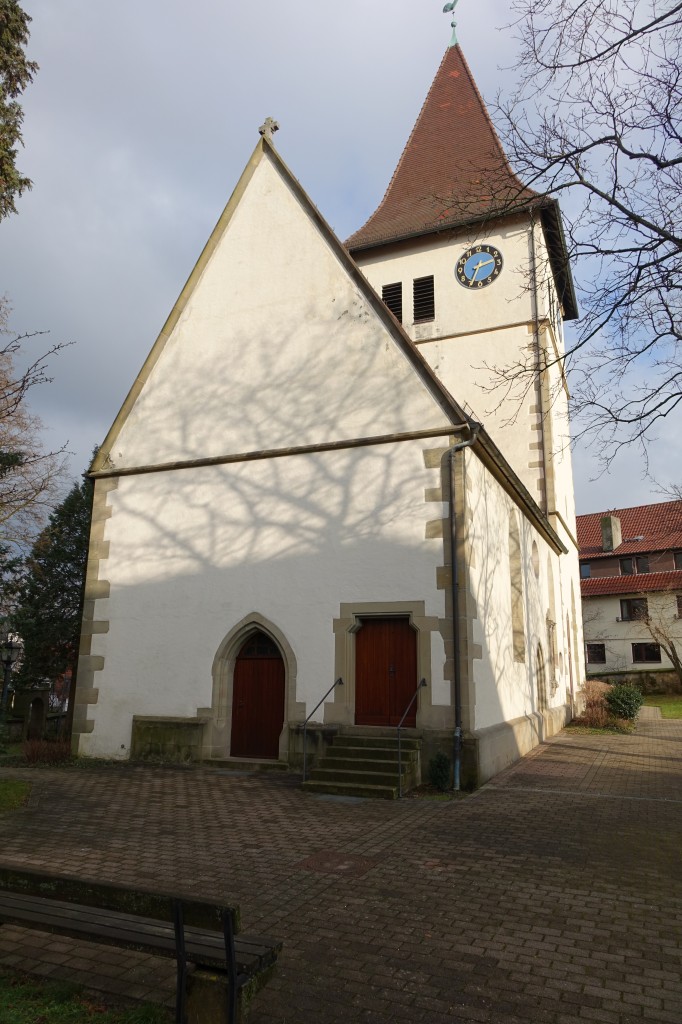 Weinstadt, sptgotische Wehrkirche im Ortsteil Endersbach, Schiff erbaut 1468, Chor und Sakristei erbaut 1491, Kirchturm von 1769 (18.01.2015)