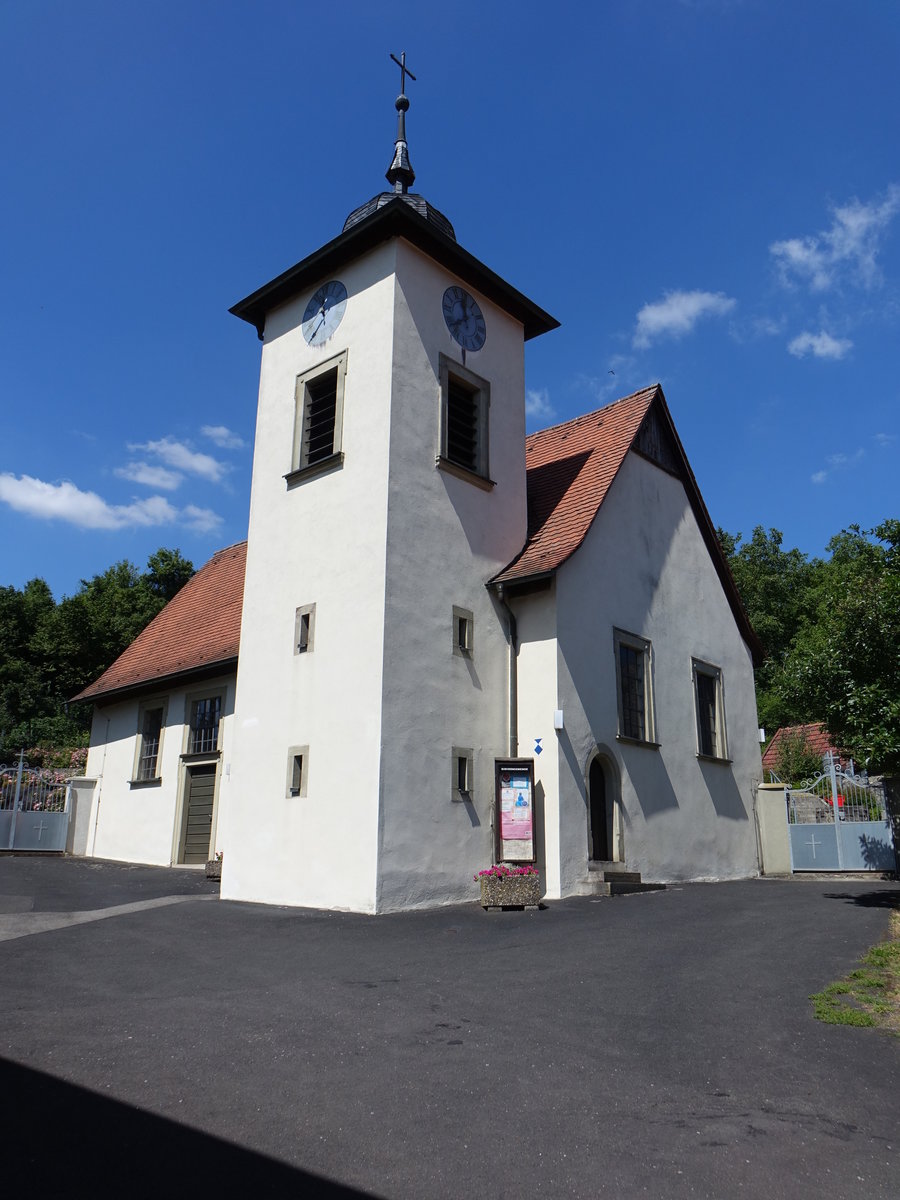 Weipoltshausen, Evangelisch-lutherische Pfarrkirche St. Bartholomus, Saalbau mit seitlich angesetztem Glockenturm, erbaut ab 1696, Glockenturm erbaut 1927 (07.07.2018)