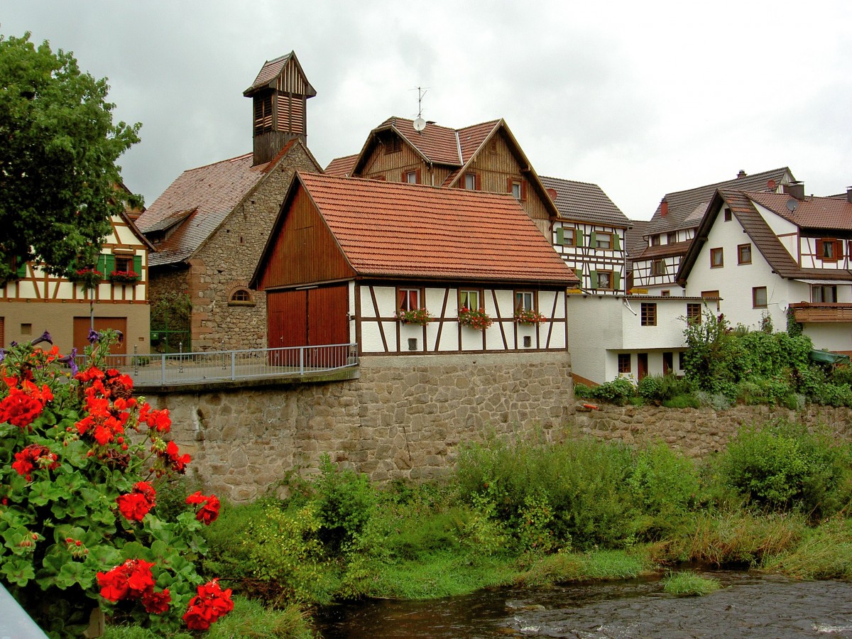 Weisenbach, Häuser in der Kelterstraße (31.08.2014) Staedtefotos.de