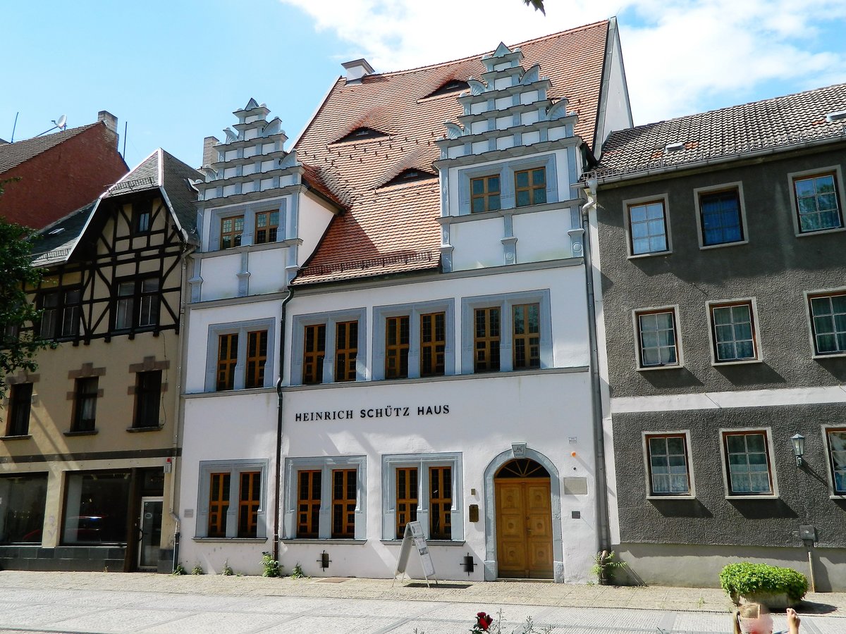 Weienfels: Das Heinrich-Schtz-Haus in der Nikolaistrae 13 ist das einzige original erhaltene Wohnhaus des Komponisten, der es 1651 erwarb und hier von 1657 bis 1672 seinen Lebensabend verbrachte. Das um 1552 erbaute Renaissancehaus wurde von 2010 bis 2012 aufwendig saniert und ist heute ein Museum. http://www.schuetzhaus-weissenfels.de/ (Aufnahme am 18.06.2016)