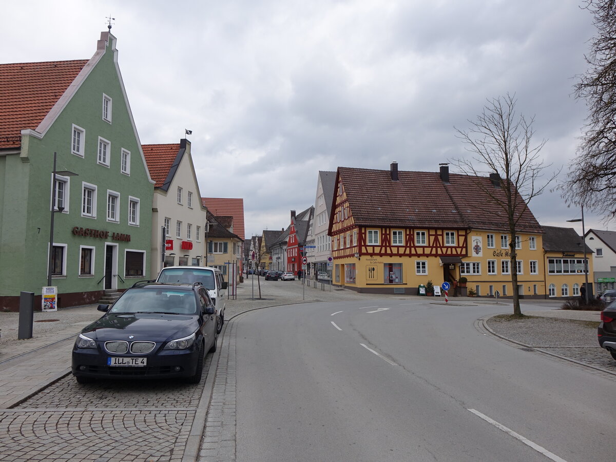 Weienhorn, Huser am Hauptplatz und Memminger Strae (13.03.2016)